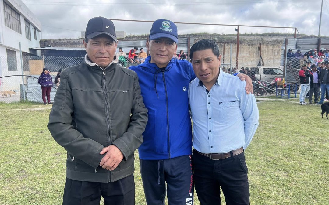 INICIA LA CONSTRUCCIÓN DE GRADERÍOS Y BATERÍAS SANITARIAS DEL ESTADIO DE LA COMUNIDAD DE CHAMBITOLA